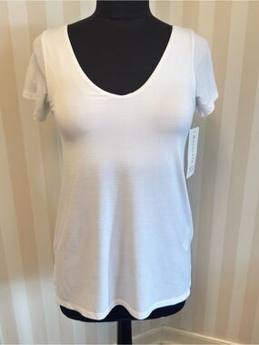 Athleta White Scoop Neck Short Sleeve Tee